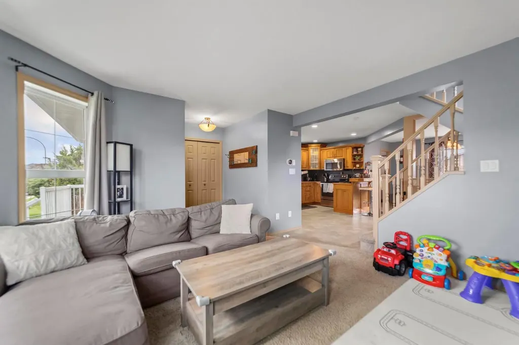 6810 39 Avenue Close Camrose AB T4V5A8