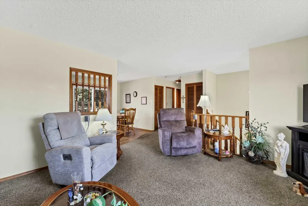 288 Ross Glen Drive SE Medicine Hat AB T1B 3A5