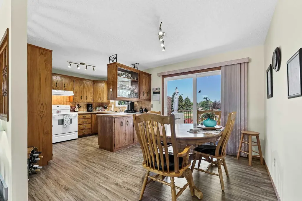 288 Ross Glen Drive SE Medicine Hat AB T1B 3A5