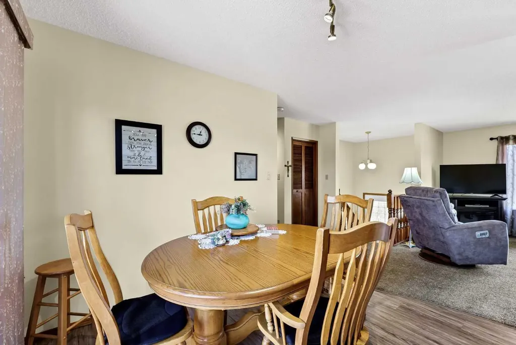 288 Ross Glen Drive SE Medicine Hat AB T1B 3A5