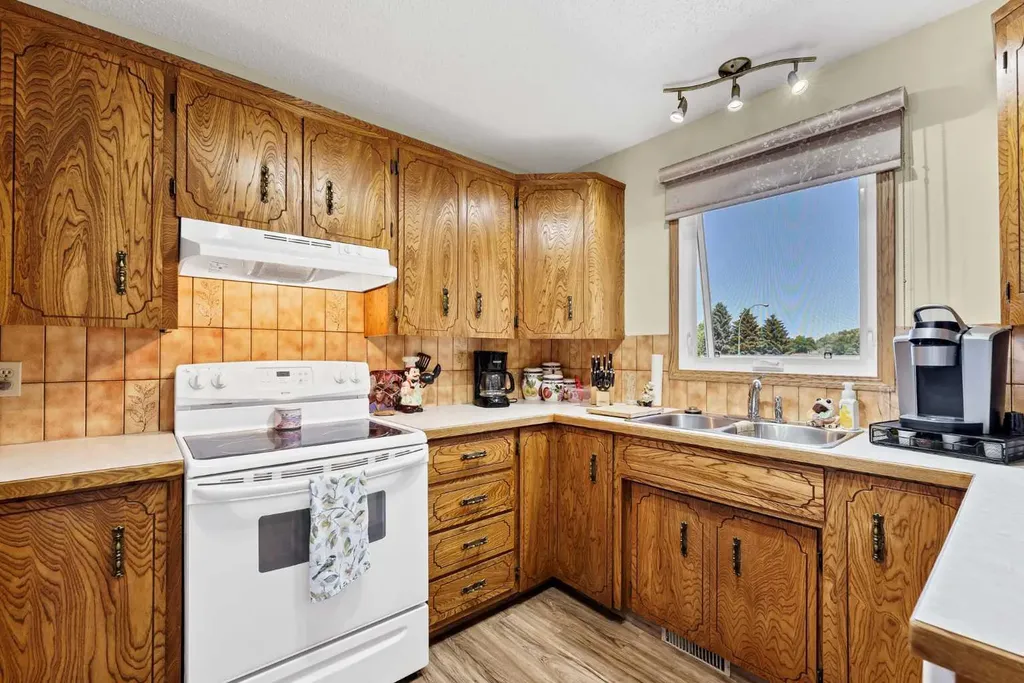 288 Ross Glen Drive SE Medicine Hat AB T1B 3A5