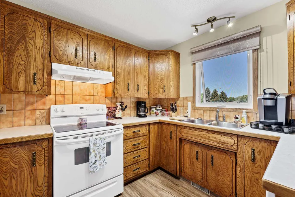288 Ross Glen Drive SE Medicine Hat AB T1B 3A5