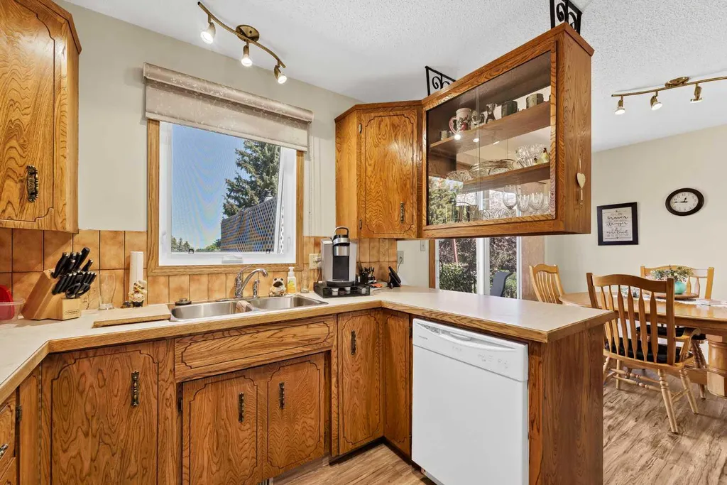 288 Ross Glen Drive SE Medicine Hat AB T1B 3A5
