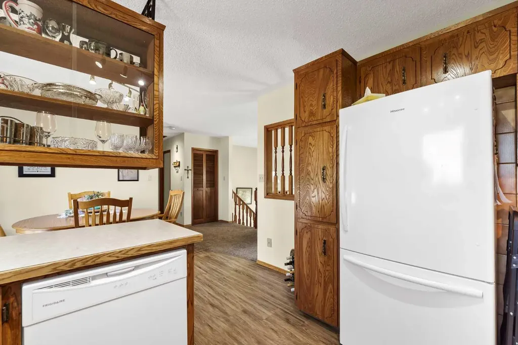 288 Ross Glen Drive SE Medicine Hat AB T1B 3A5