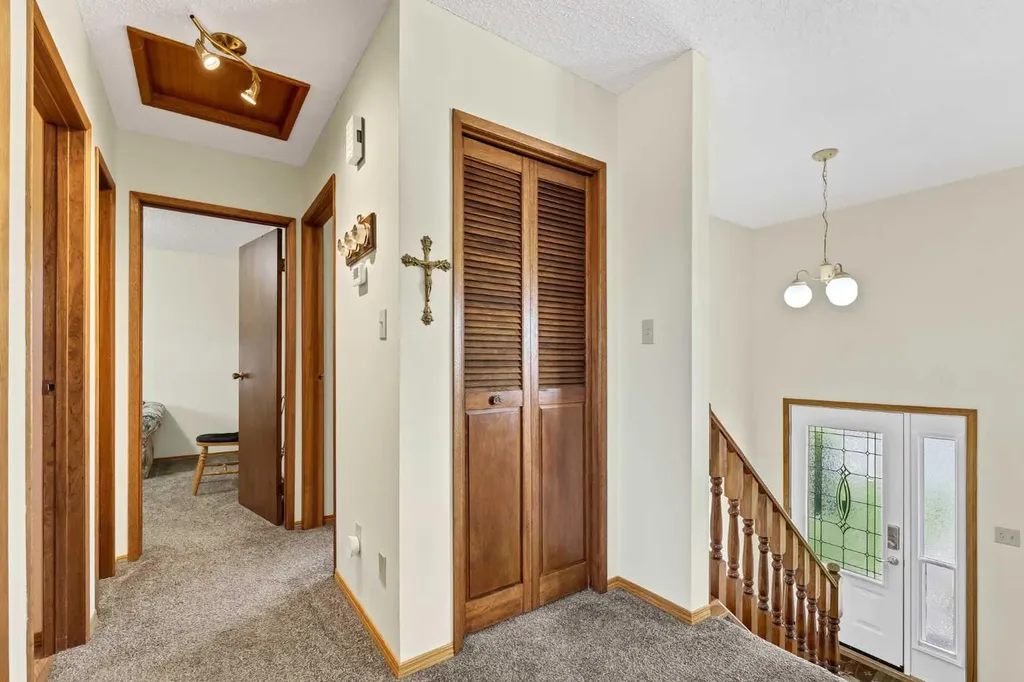 288 Ross Glen Drive SE Medicine Hat AB T1B 3A5
