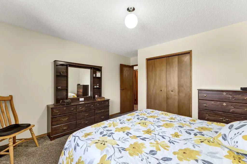 288 Ross Glen Drive SE Medicine Hat AB T1B 3A5