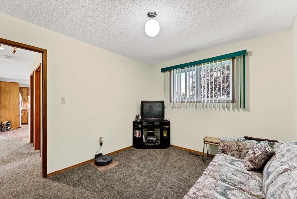 288 Ross Glen Drive SE Medicine Hat AB T1B 3A5