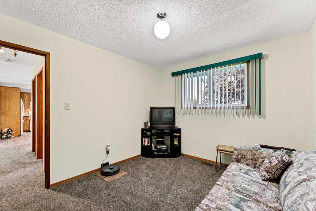 288 Ross Glen Drive SE Medicine Hat AB T1B 3A5