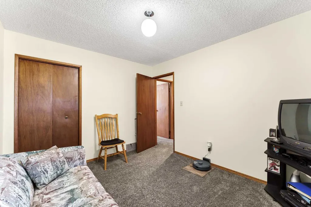 288 Ross Glen Drive SE Medicine Hat AB T1B 3A5