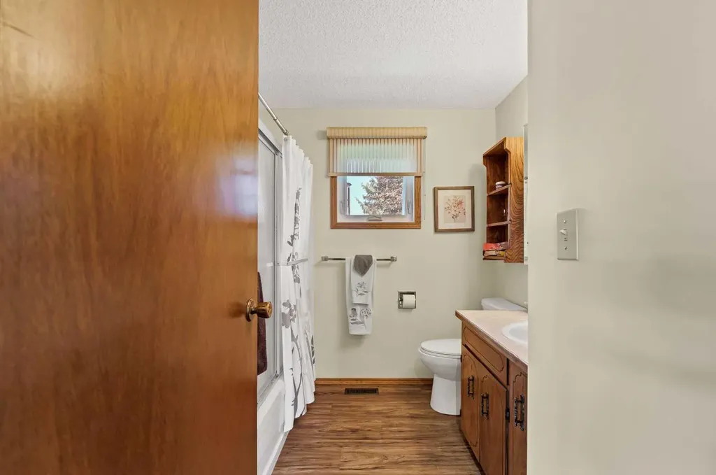 288 Ross Glen Drive SE Medicine Hat AB T1B 3A5