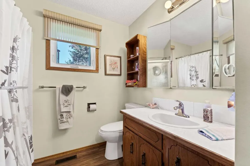 288 Ross Glen Drive SE Medicine Hat AB T1B 3A5
