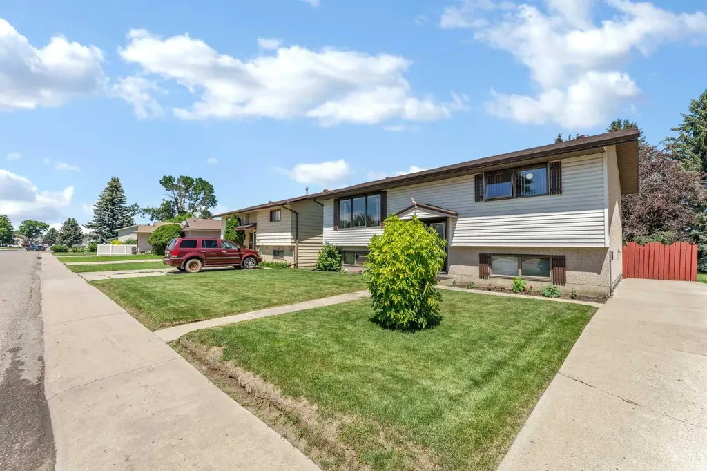 288 Ross Glen Drive SE Medicine Hat AB T1B 3A5
