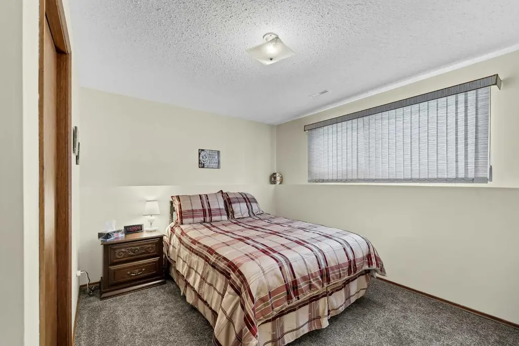 288 Ross Glen Drive SE Medicine Hat AB T1B 3A5