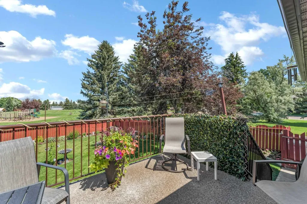 288 Ross Glen Drive SE Medicine Hat AB T1B 3A5