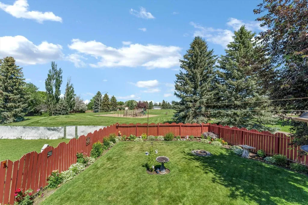 288 Ross Glen Drive SE Medicine Hat AB T1B 3A5