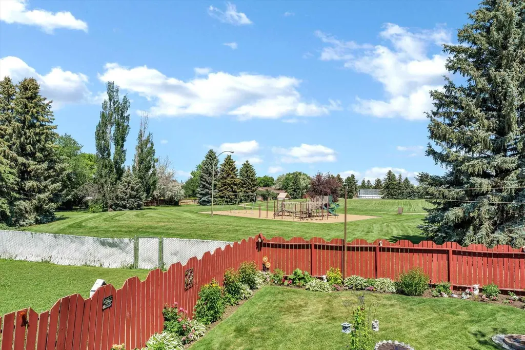 288 Ross Glen Drive SE Medicine Hat AB T1B 3A5