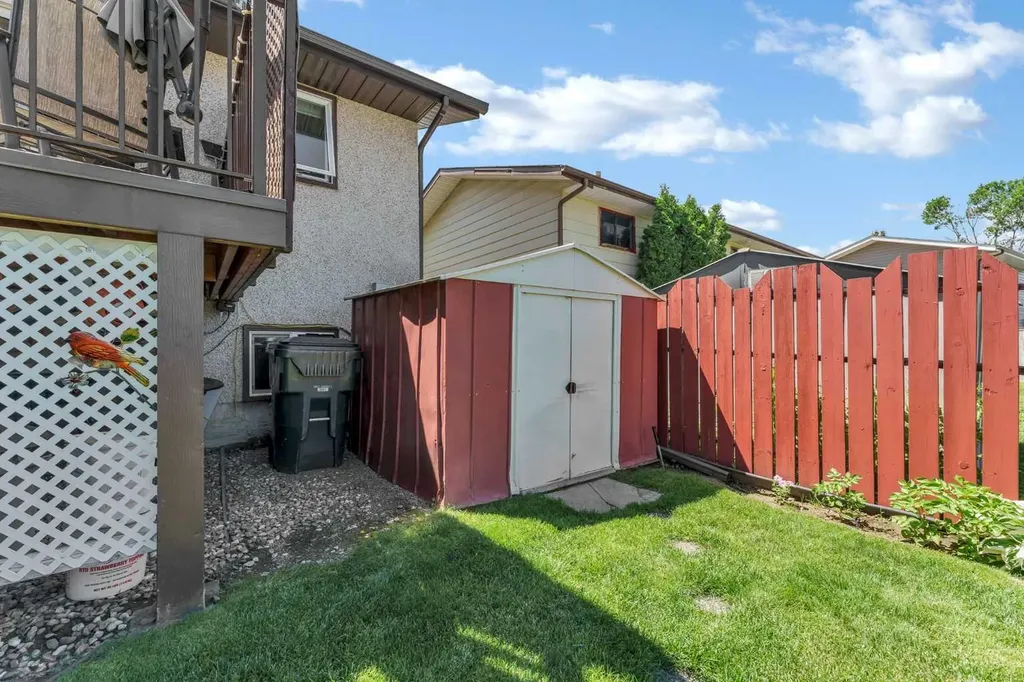 288 Ross Glen Drive SE Medicine Hat AB T1B 3A5