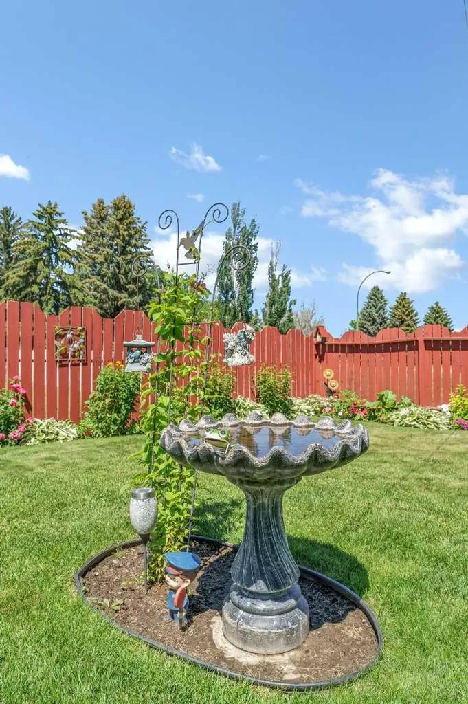 288 Ross Glen Drive SE Medicine Hat AB T1B 3A5