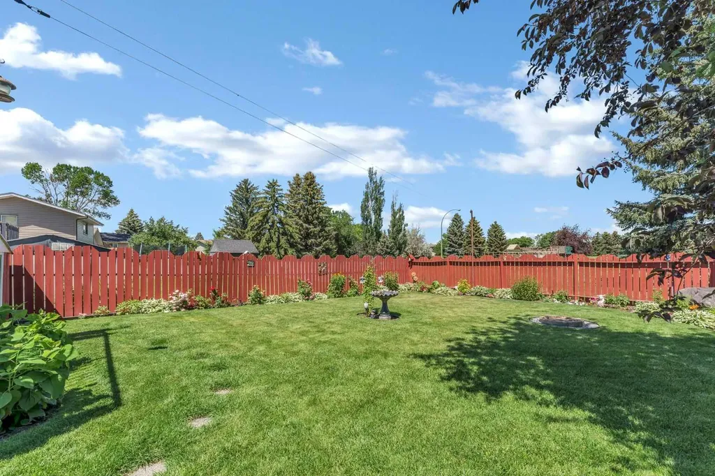 288 Ross Glen Drive SE Medicine Hat AB T1B 3A5