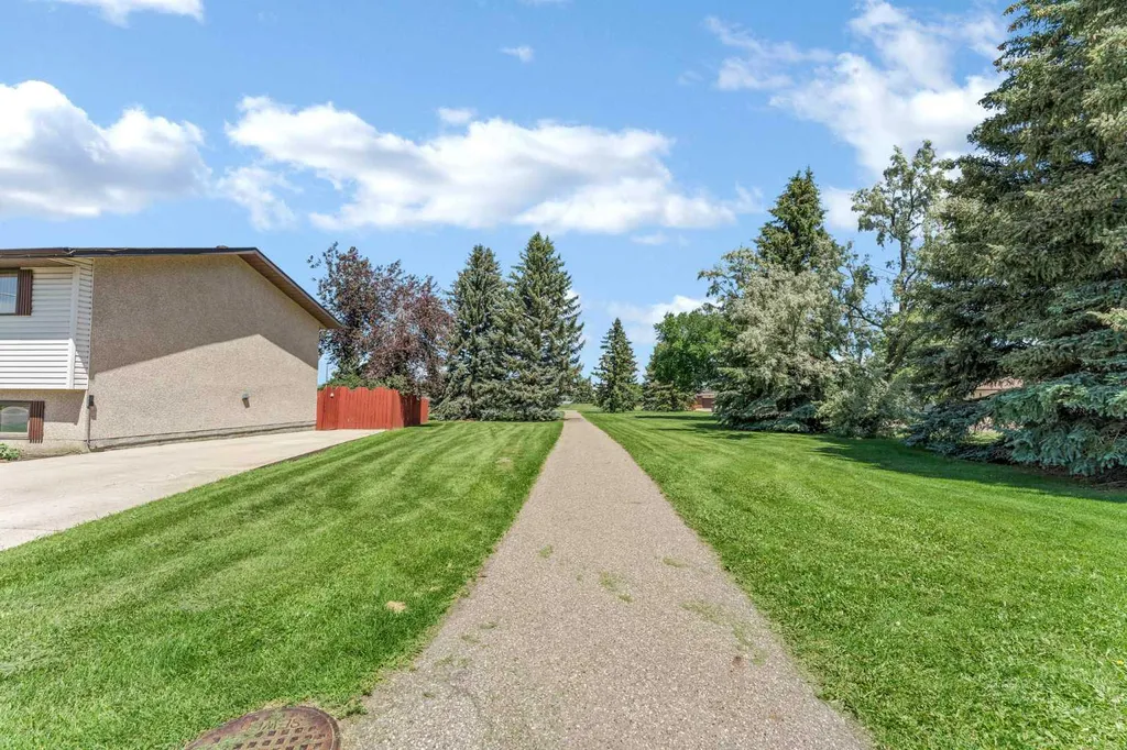 288 Ross Glen Drive SE Medicine Hat AB T1B 3A5