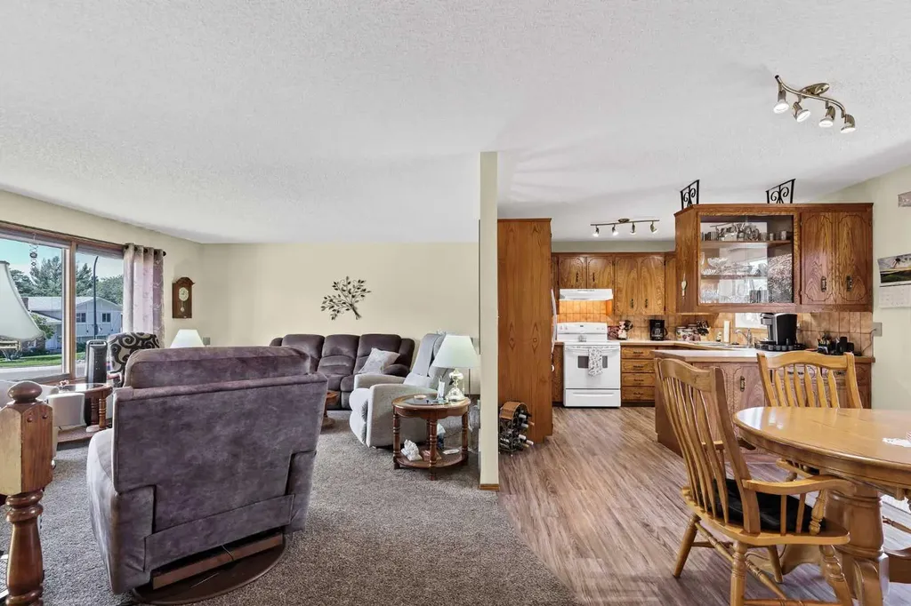 288 Ross Glen Drive SE Medicine Hat AB T1B 3A5