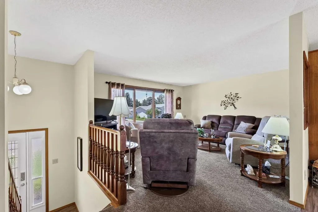 288 Ross Glen Drive SE Medicine Hat AB T1B 3A5