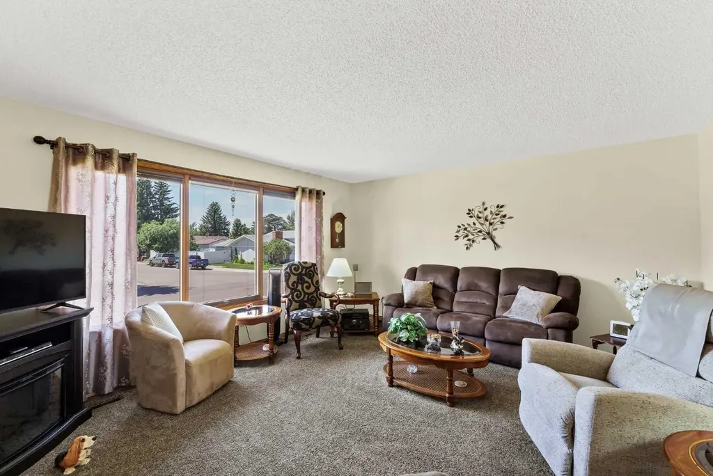 288 Ross Glen Drive SE Medicine Hat AB T1B 3A5