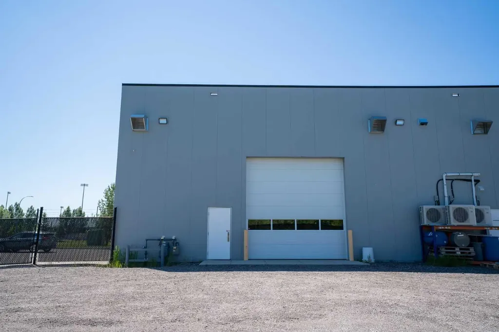 231 Don Seaman Way Okotoks AB T1S1A5