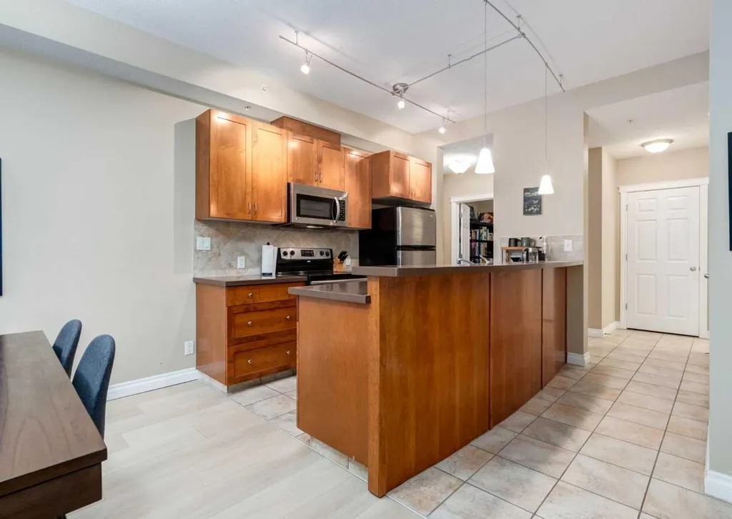 24 Hemlock Crescent SW Calgary AB T3C 2Z1