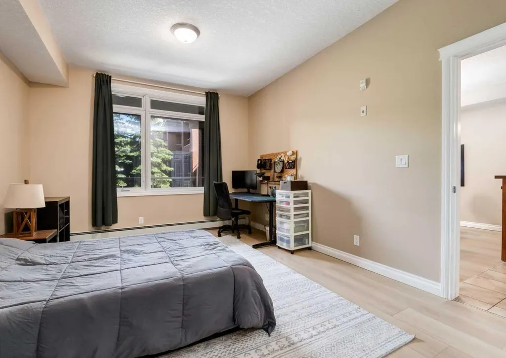 24 Hemlock Crescent SW Calgary AB T3C 2Z1