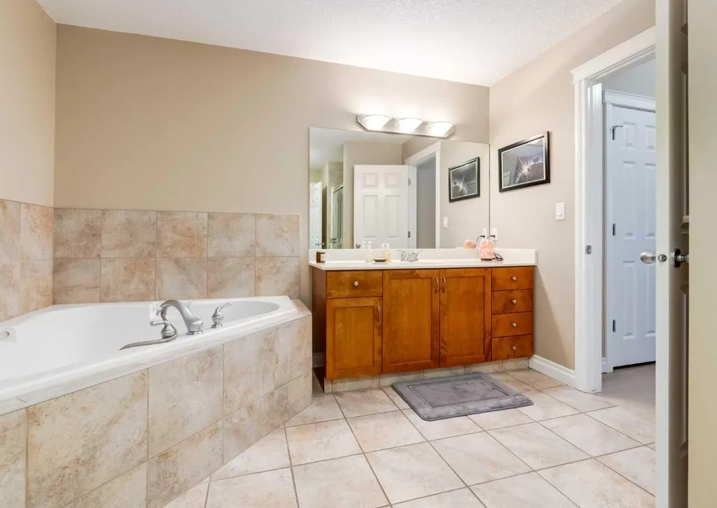 24 Hemlock Crescent SW Calgary AB T3C 2Z1