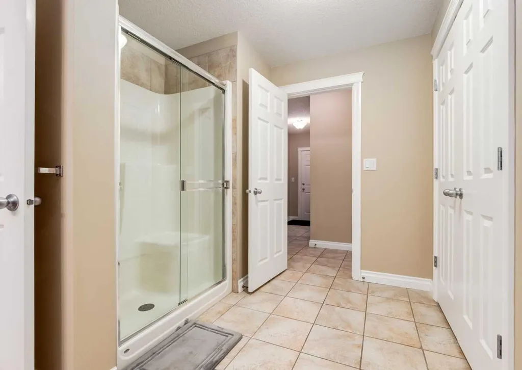 24 Hemlock Crescent SW Calgary AB T3C 2Z1