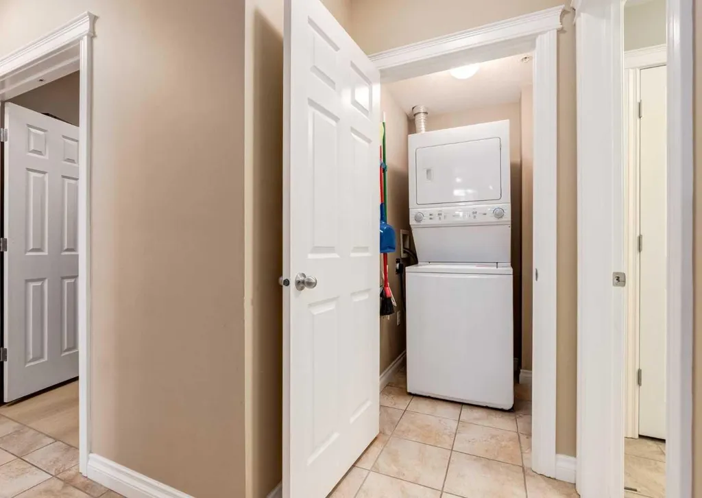 24 Hemlock Crescent SW Calgary AB T3C 2Z1