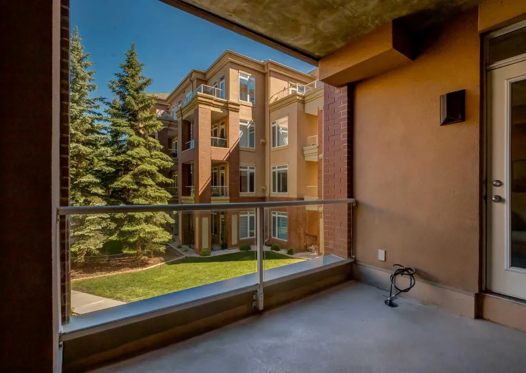 24 Hemlock Crescent SW Calgary AB T3C 2Z1