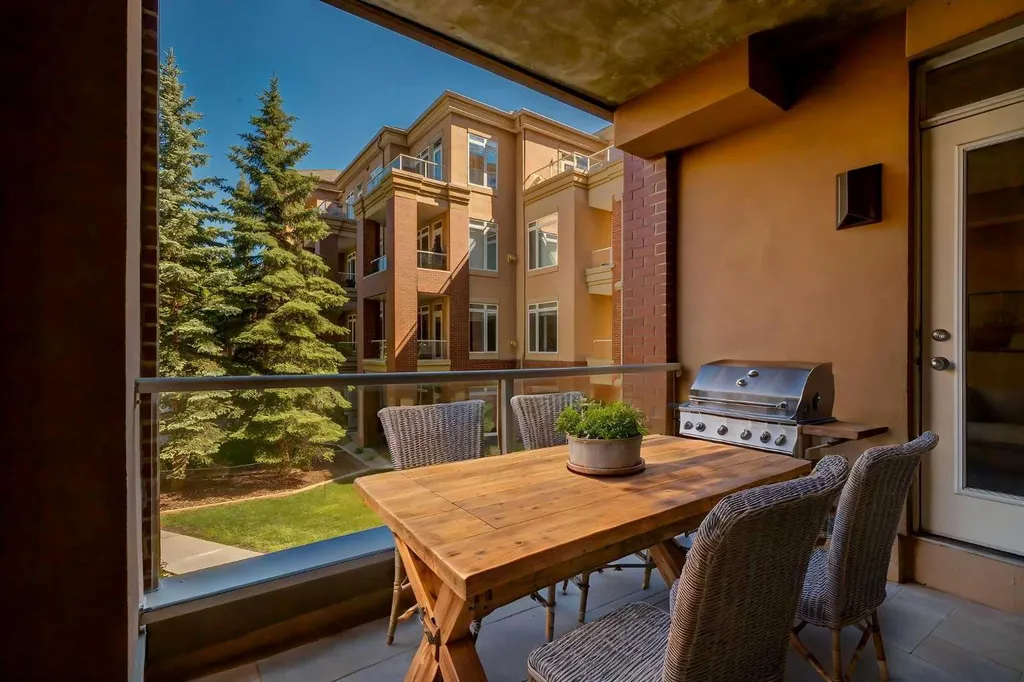 24 Hemlock Crescent SW Calgary AB T3C 2Z1