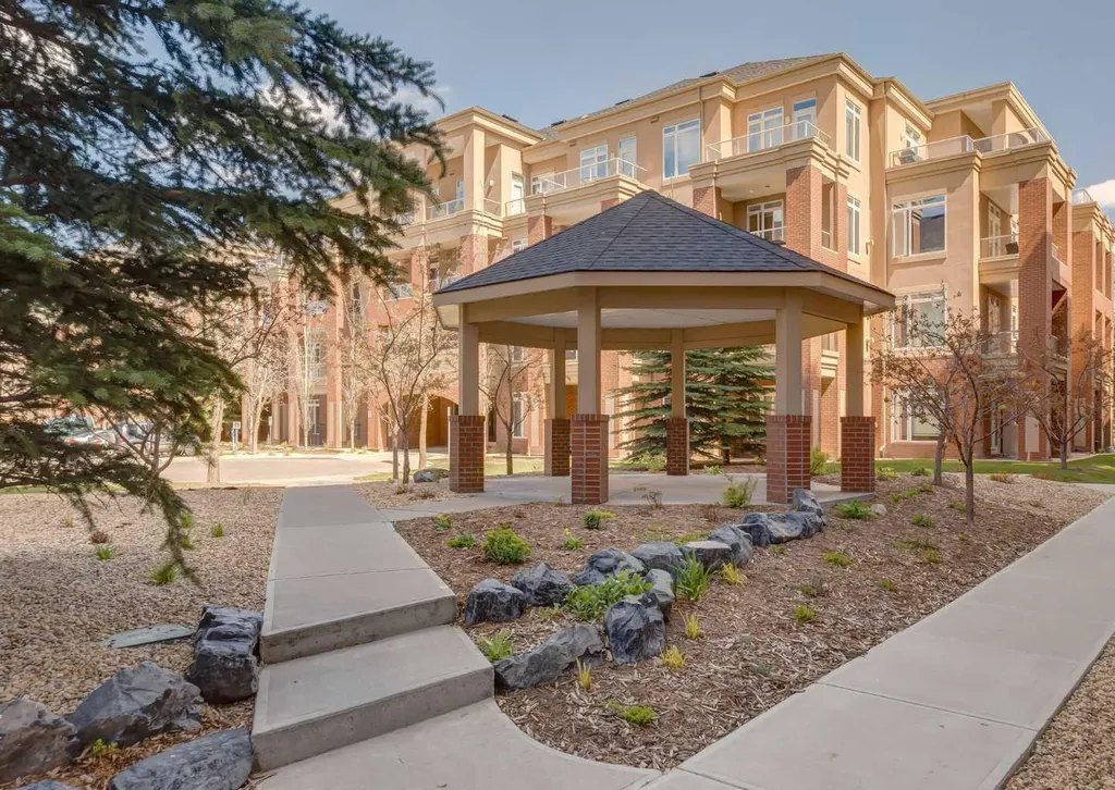 24 Hemlock Crescent SW Calgary AB T3C 2Z1