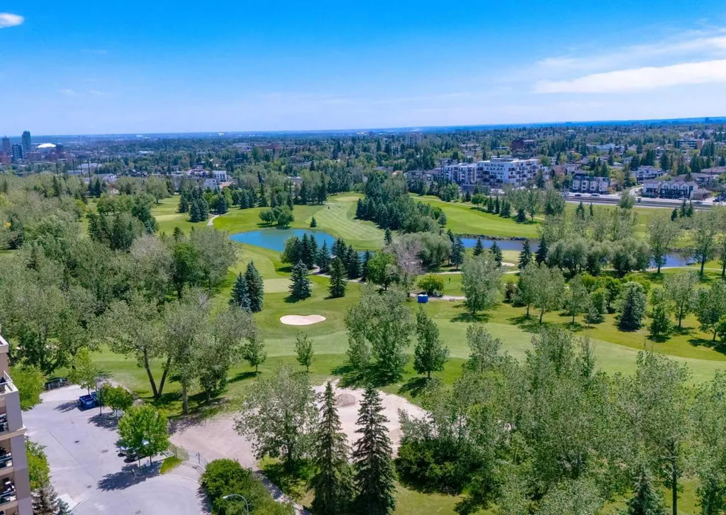 24 Hemlock Crescent SW Calgary AB T3C 2Z1