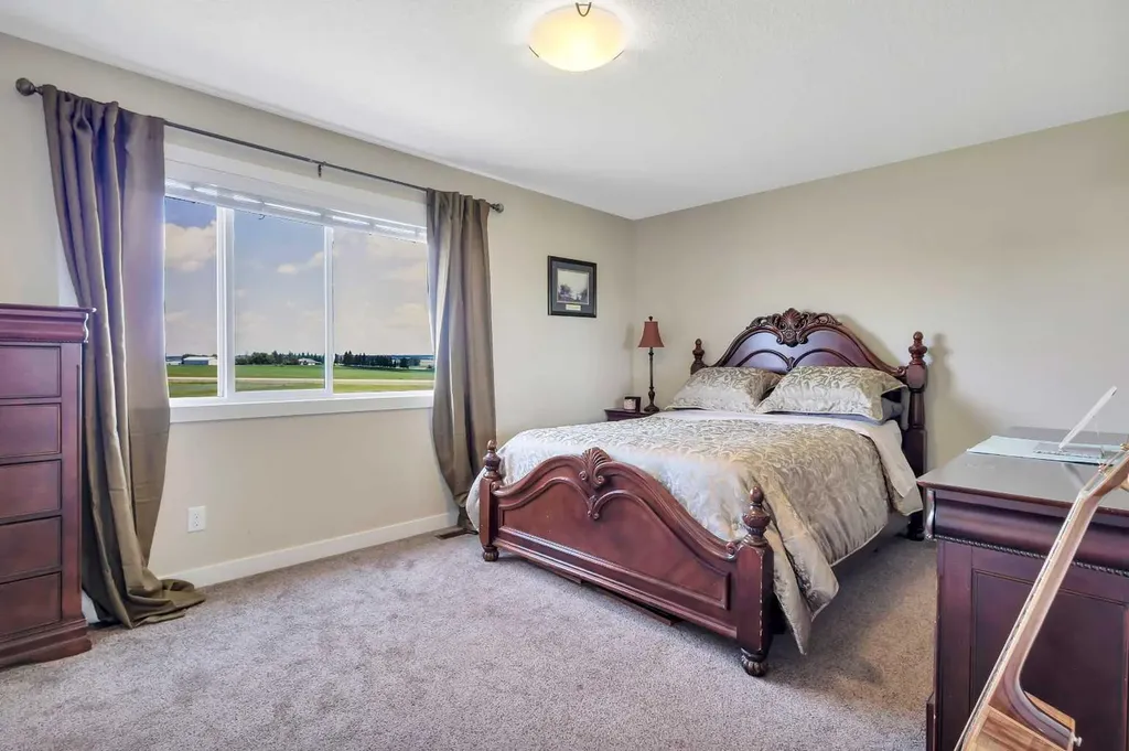76 Terrace Heights Drive Lacombe AB T4L 0E5
