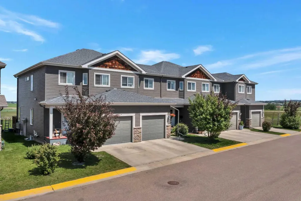 76 Terrace Heights Drive Lacombe AB T4L 0E5