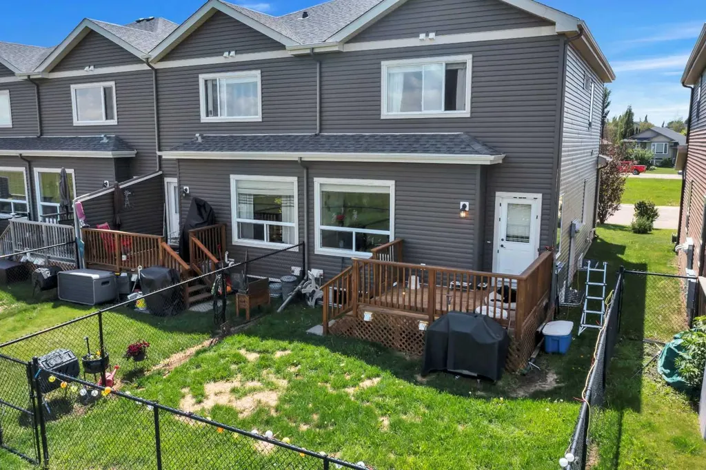 76 Terrace Heights Drive Lacombe AB T4L 0E5