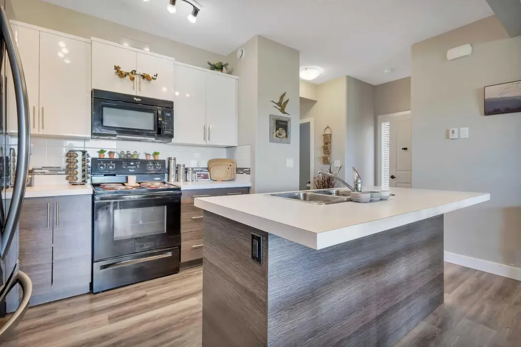 76 Terrace Heights Drive Lacombe AB T4L 0E5