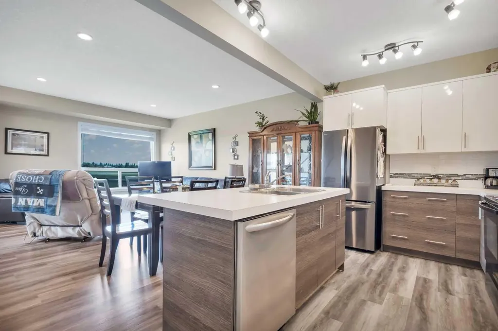 76 Terrace Heights Drive Lacombe AB T4L 0E5