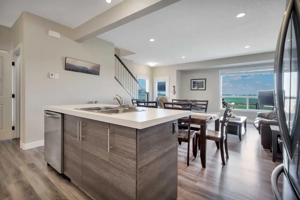 76 Terrace Heights Drive Lacombe AB T4L 0E5