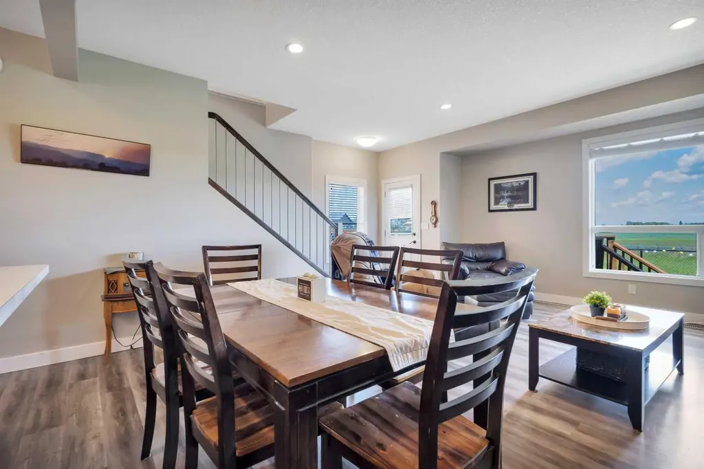 76 Terrace Heights Drive Lacombe AB T4L 0E5