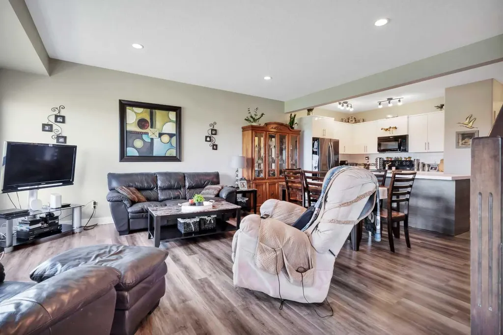 76 Terrace Heights Drive Lacombe AB T4L 0E5