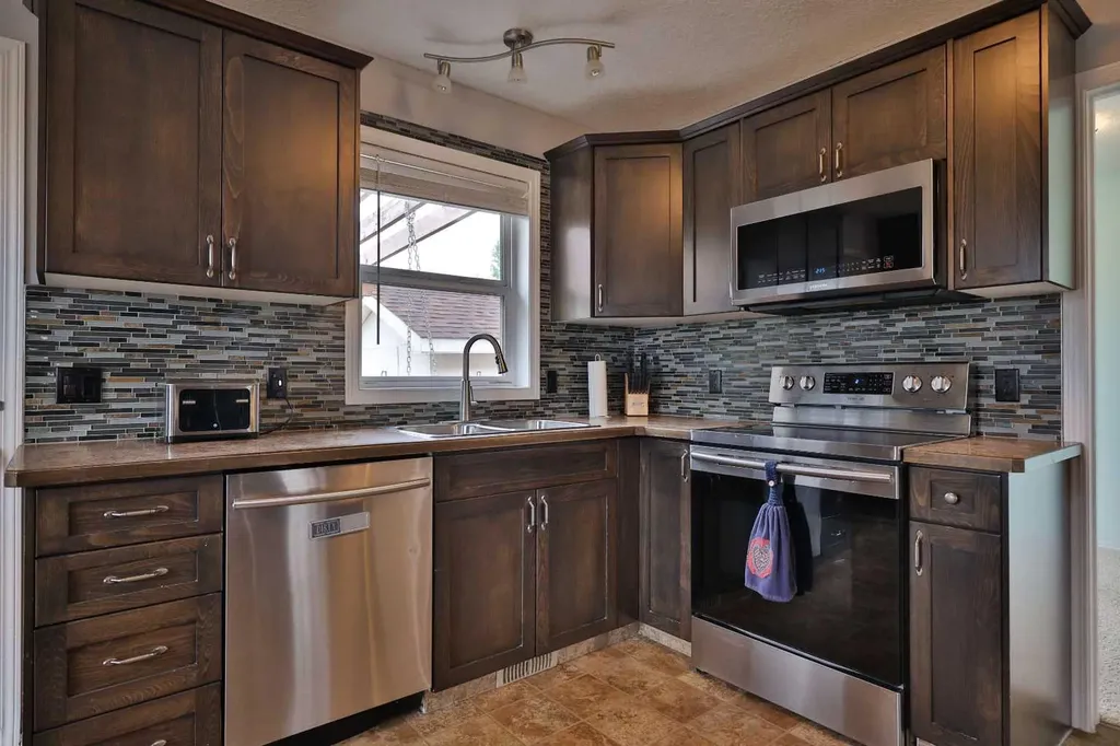 4602 6 Street Coalhurst AB T0L 0V0