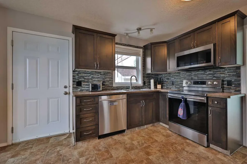 4602 6 Street Coalhurst AB T0L 0V0
