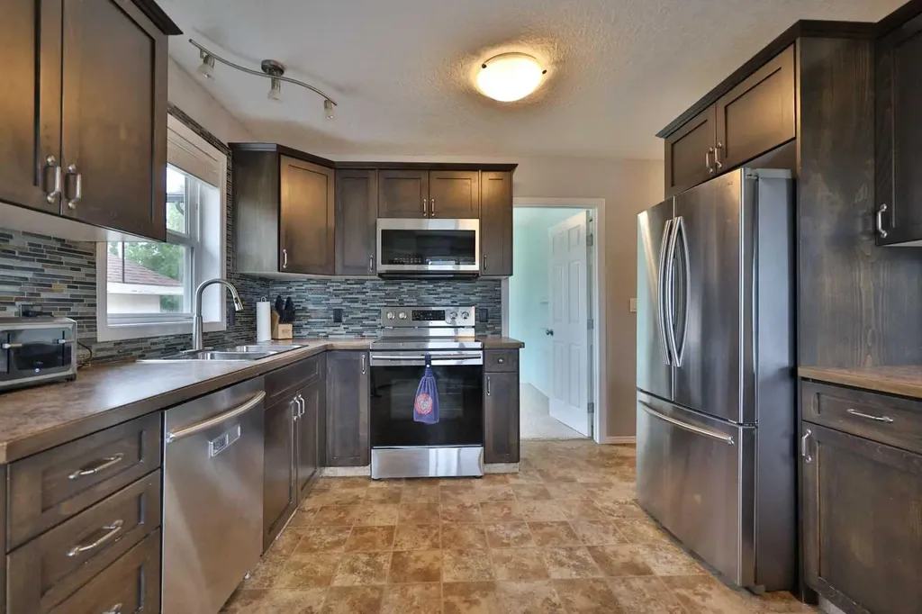 4602 6 Street Coalhurst AB T0L 0V0