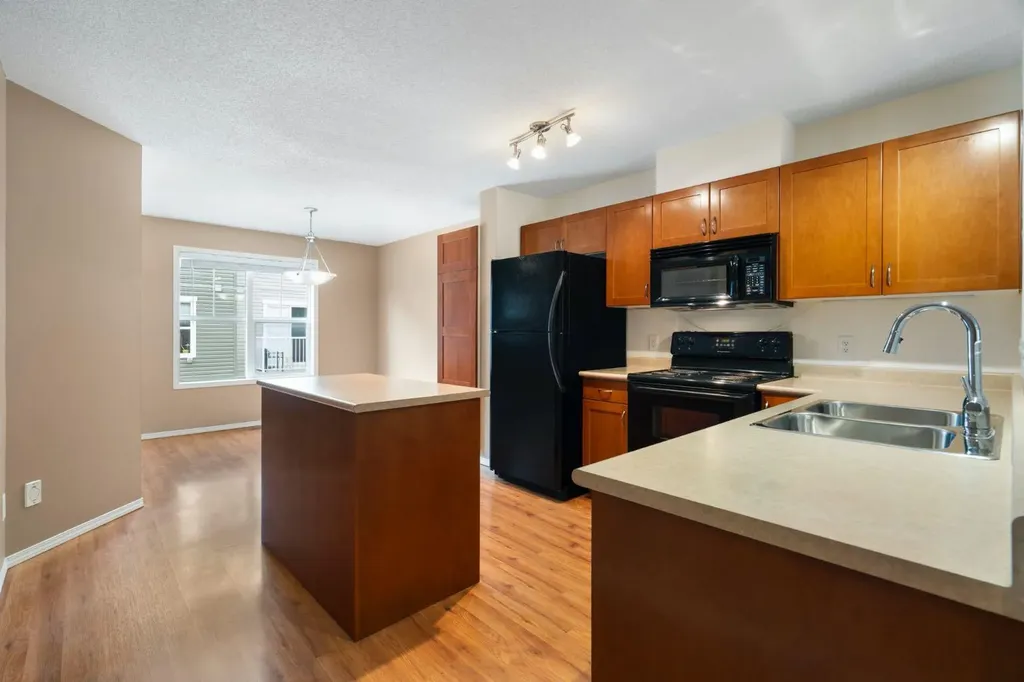 361 Elgin Gardens SE Calgary AB T2Z 4T5