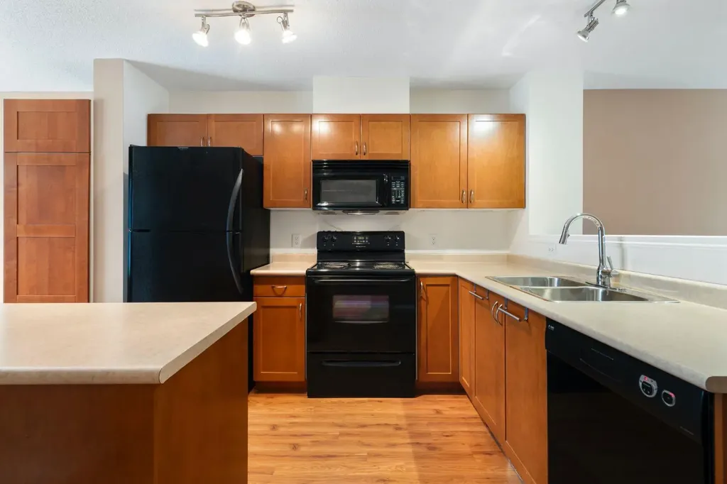 361 Elgin Gardens SE Calgary AB T2Z 4T5